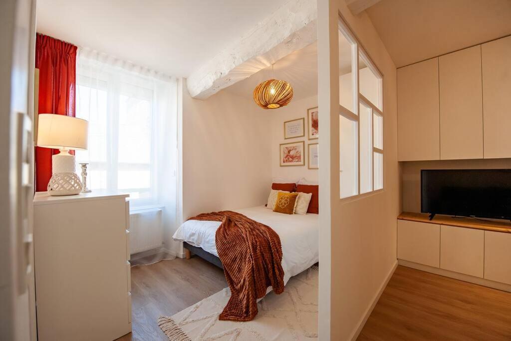 Le Cocoon - Appartement Dans Maison Du Xviieme Siecle Fougères Exterior foto
